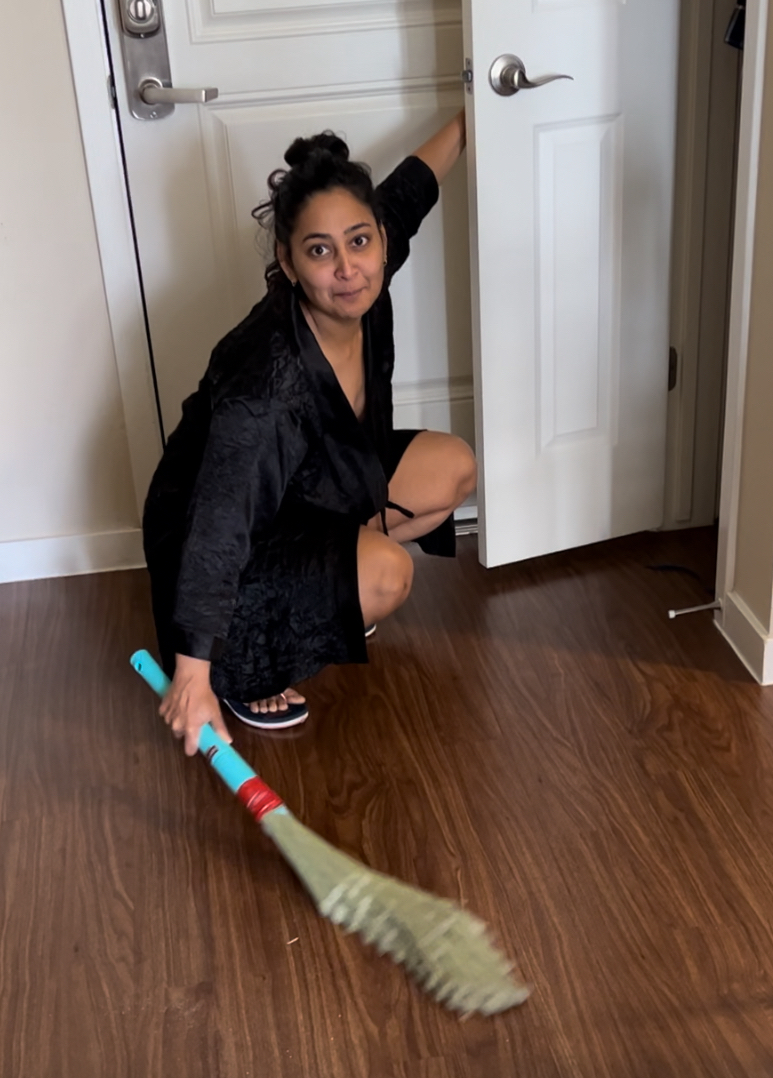 Ashini doing Jhaadu Pocha